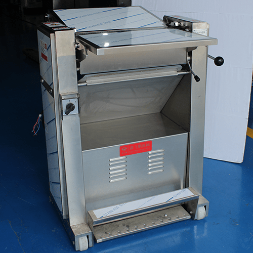 Semi Automatic Pork Peeling Machine